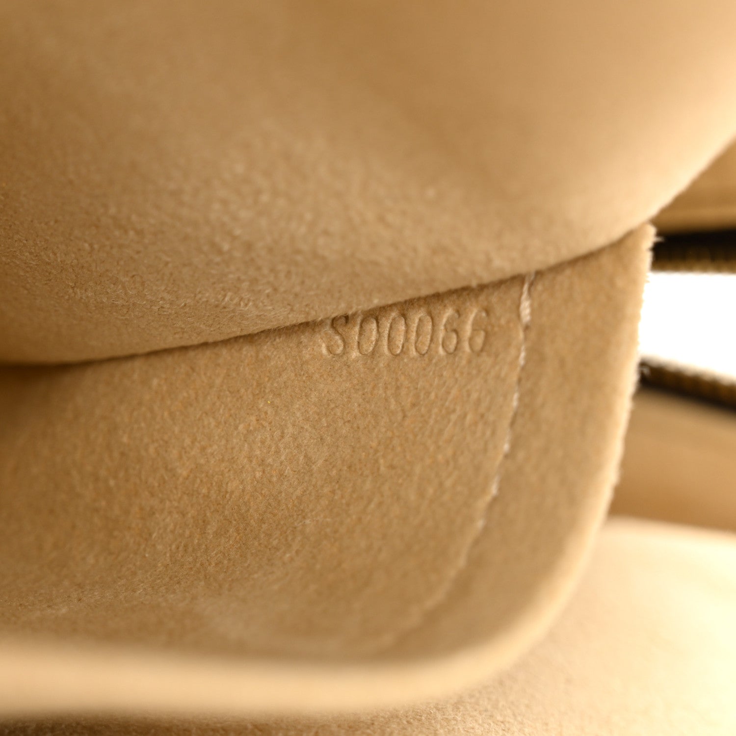 Louis Vuitton Monogram Manhattan GM 7 of 12