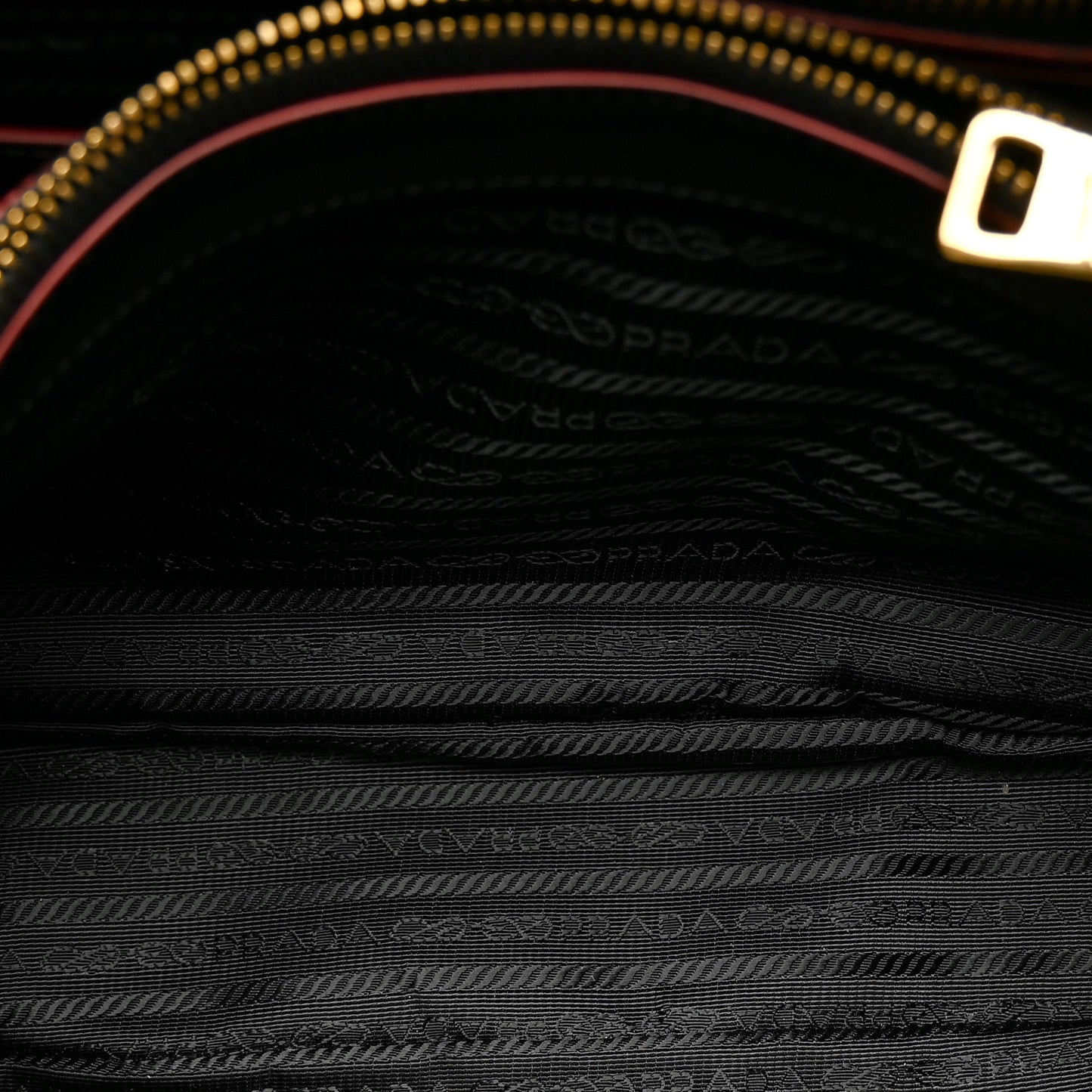 Saffiano Vernice Medium Promenade Tote Black Rosso