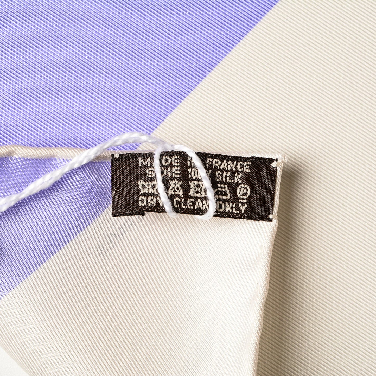 Silk Centered Rhyme de Elaine Lustig Cohen Scarf 90 Creme Jaune Rose