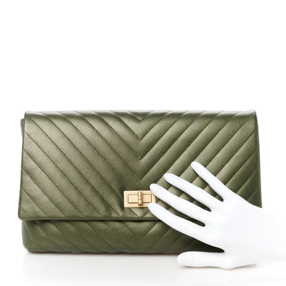 Chanel Metallic Aged Calfskin Chevron Quilted Reissue 2.55 Clutch Green 2 of 11