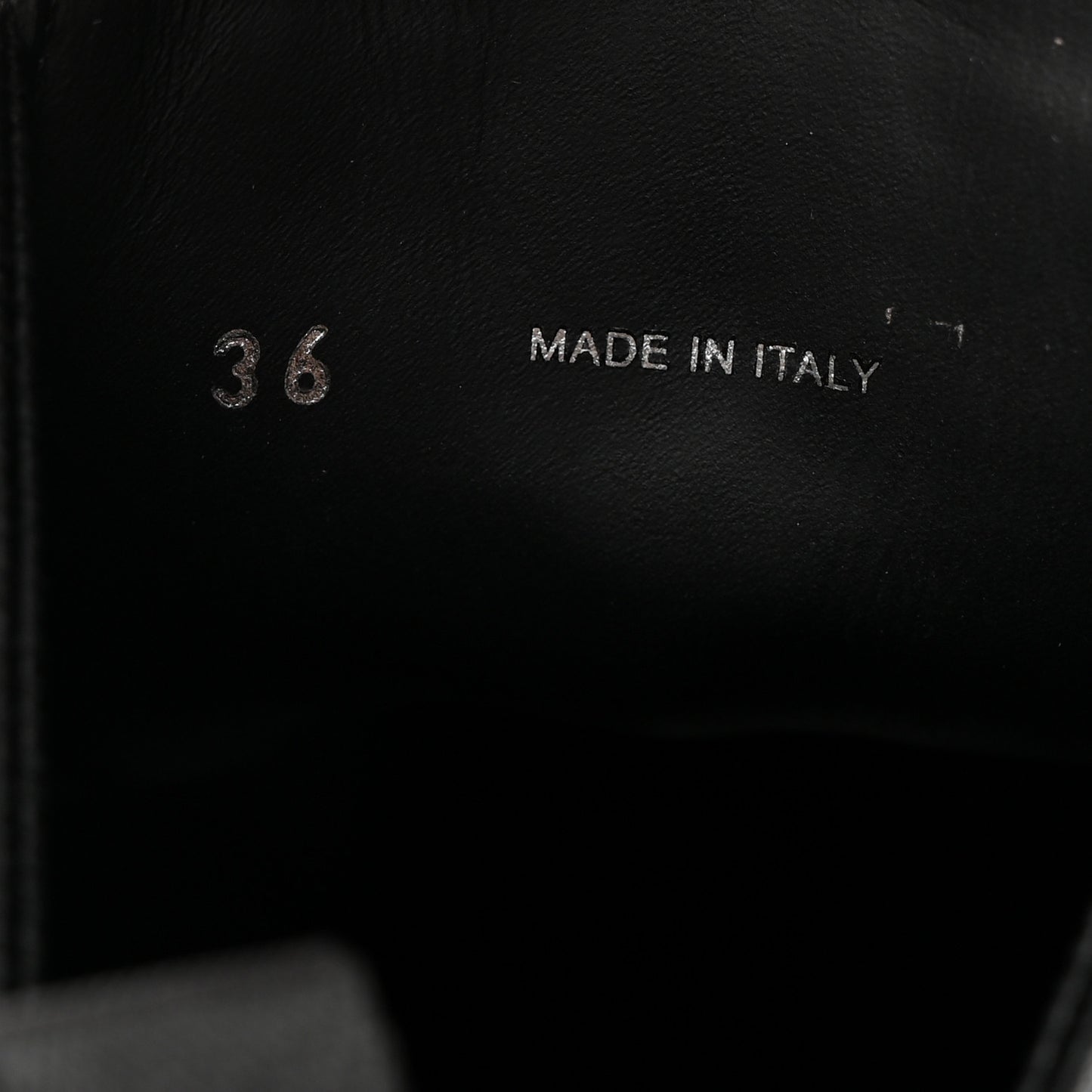 Spazzolato Metal Triangle Logo 50mm Chelsea Boots 36 Black