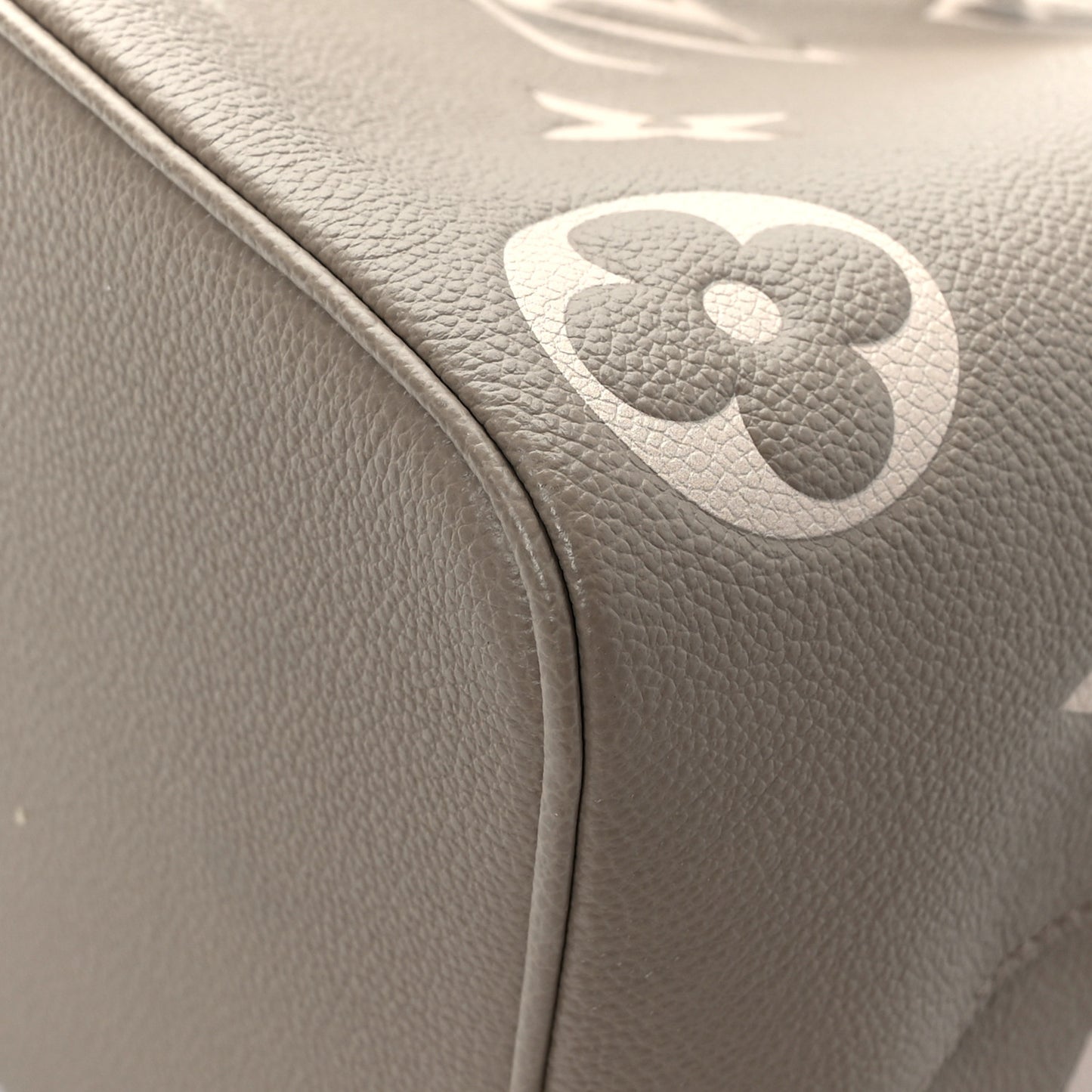 Empreinte Monogram Giant Neonoe MM Tourterelle Creme