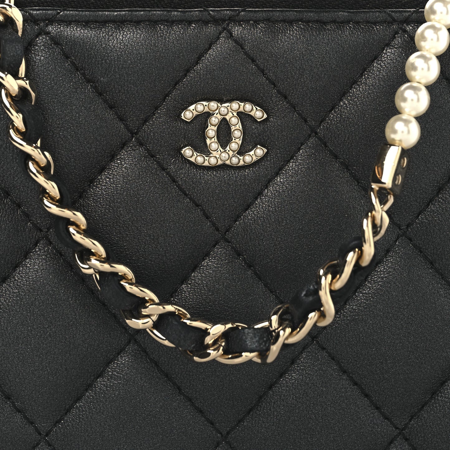 Iridescent Lambskin Quilted Pearl Clutch With Chain Black