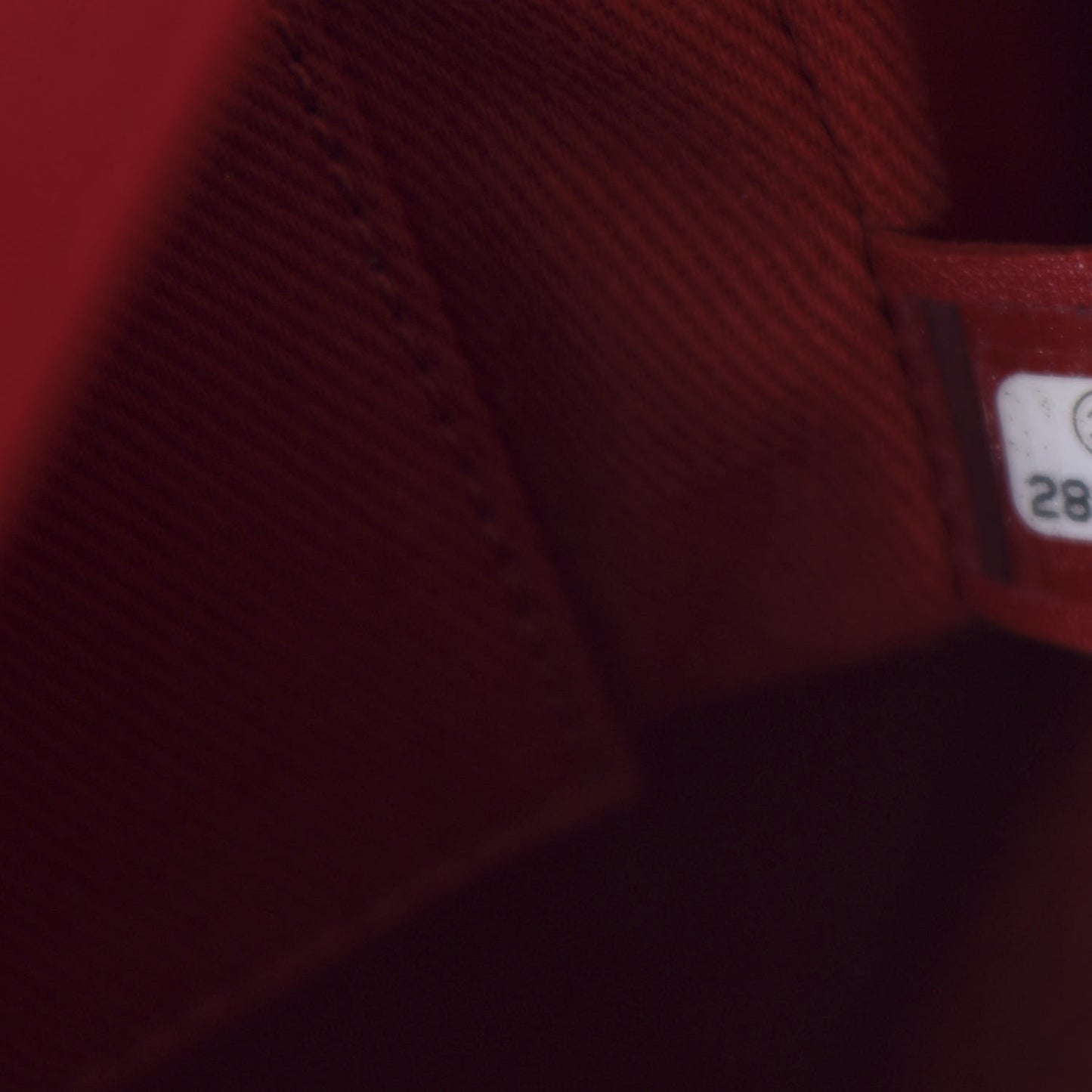Caviar Quilted Medium Business Affinity Flap Red
