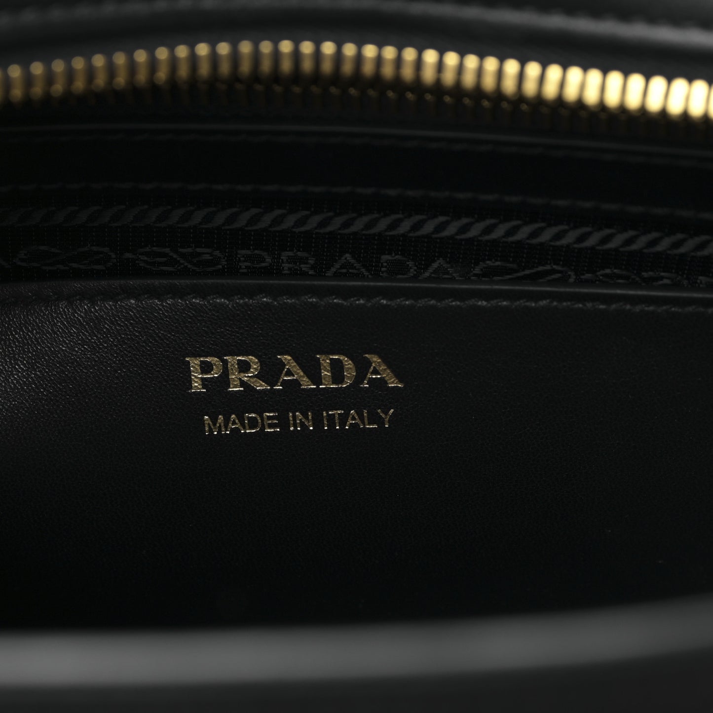 Saffiano City Calfskin Medium Esplanade Tote Black