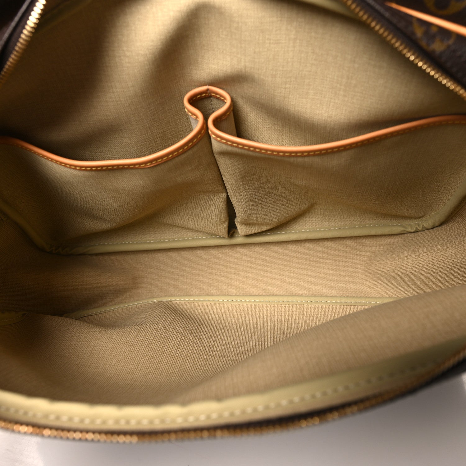 Louis Vuitton Monogram Reporter GM 5 of 10