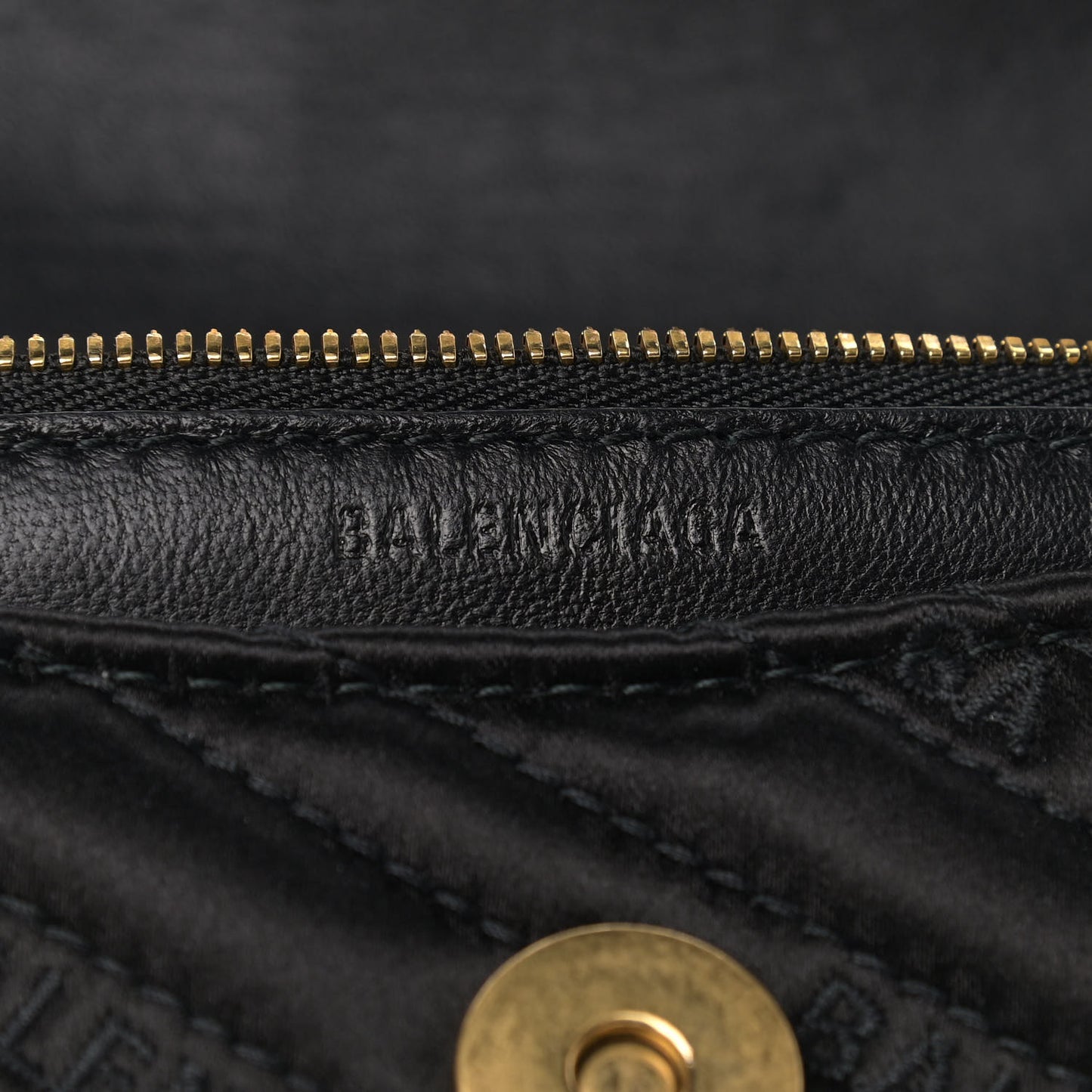Satin Jacquard Logo Matelasse S BB Round Shoulder Bag Black
