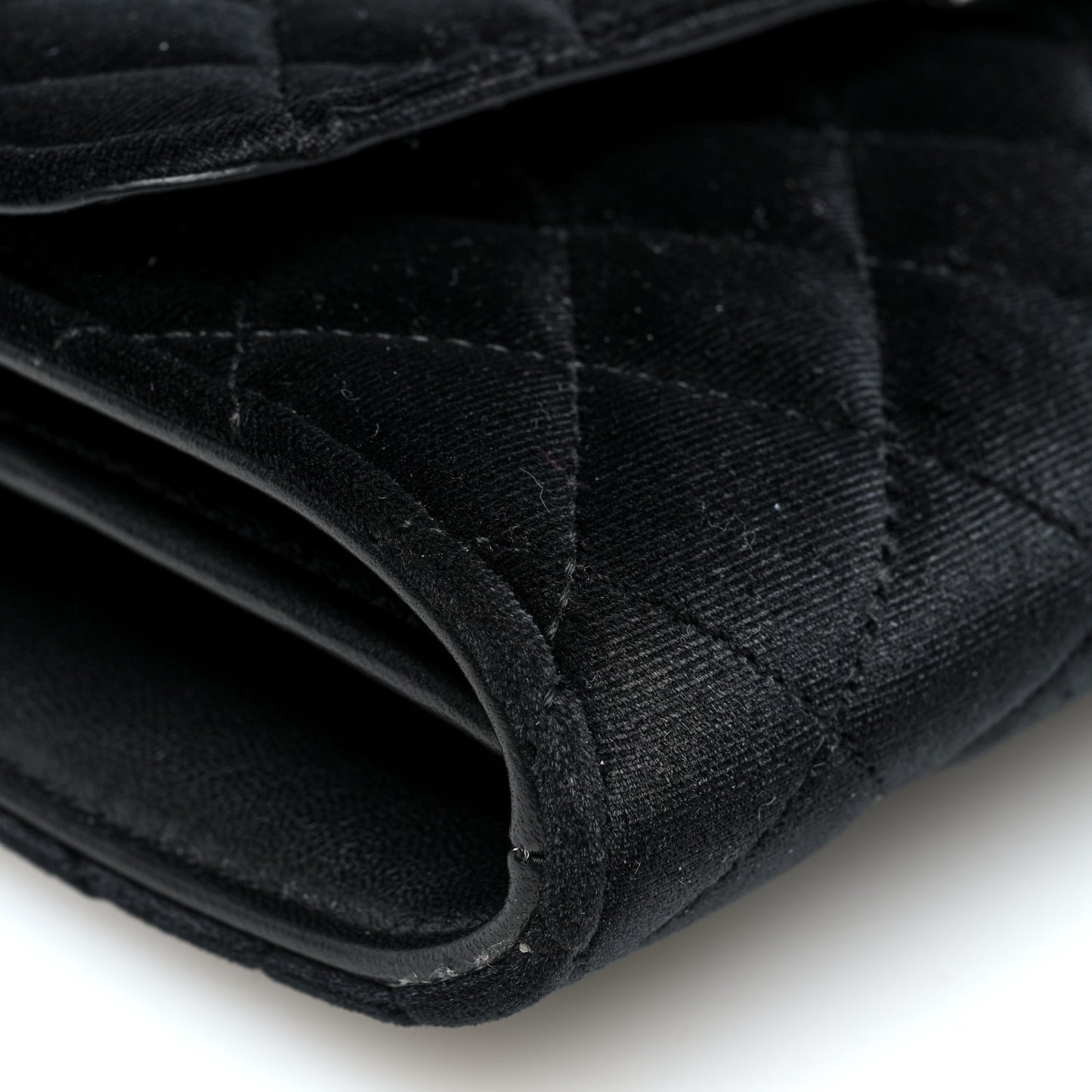 Velvet Quilted Medusa Wallet On Chain Black