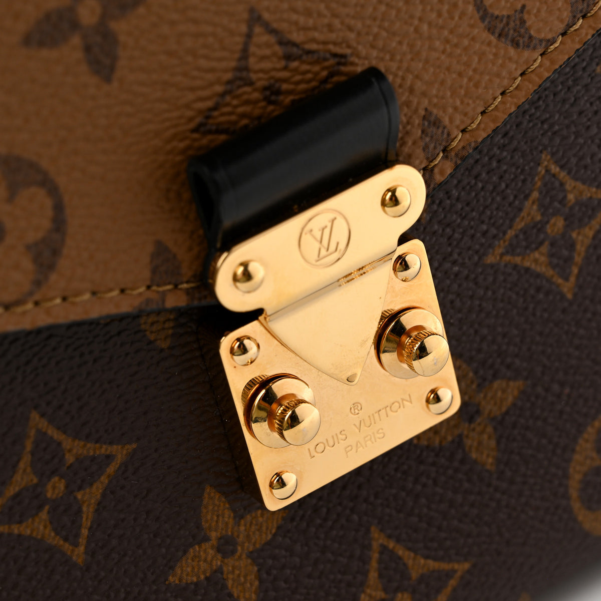Reverse Monogram Pochette Metis