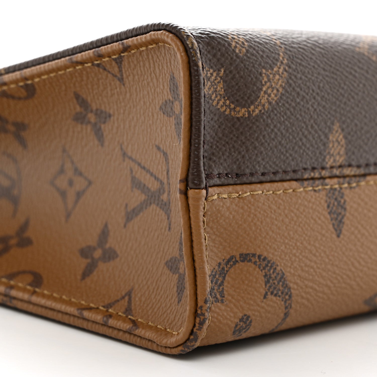 Louis Vuitton Reverse Monogram Giant Onthego BB 8 of 9
