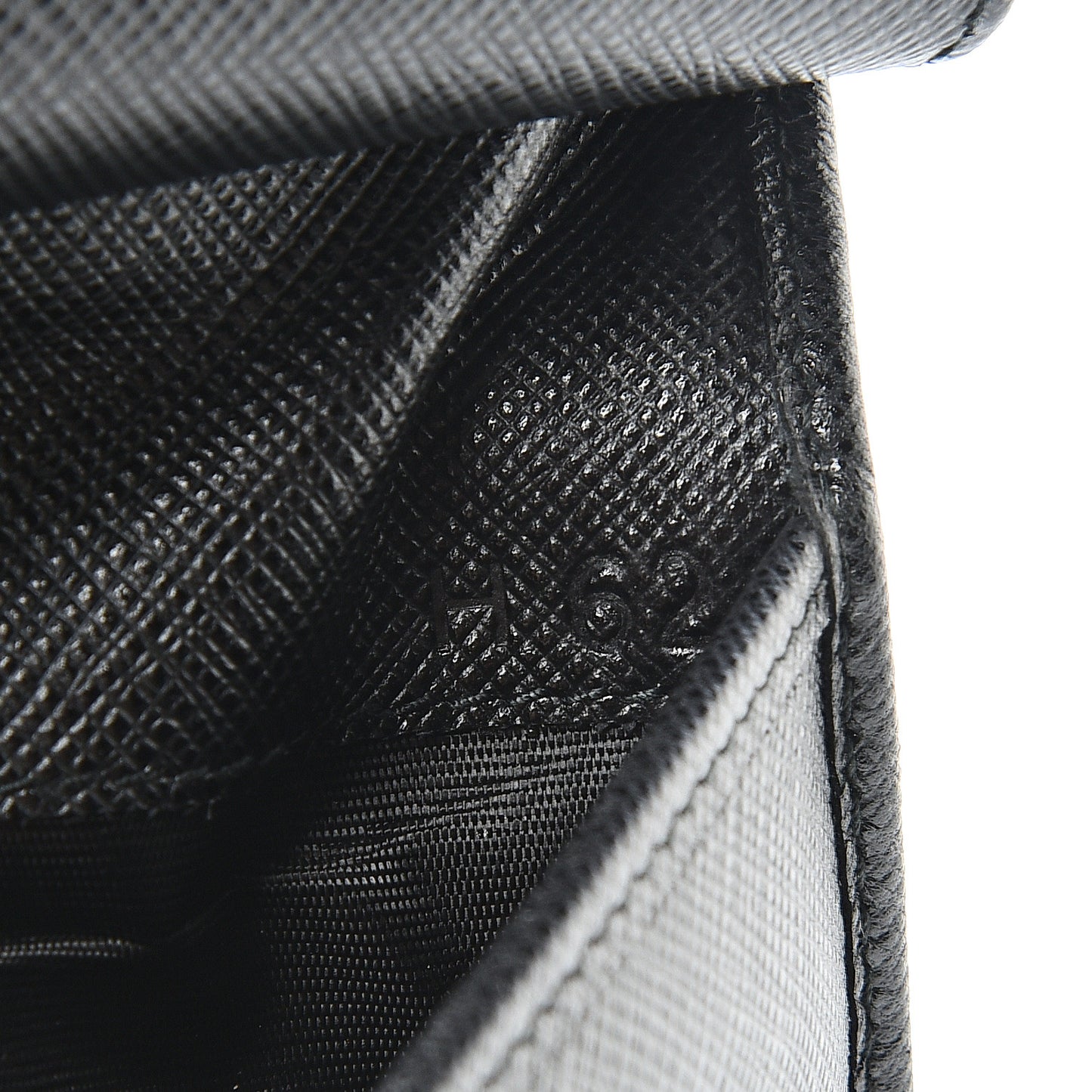 Saffiano Metal Medium Wallet Black
