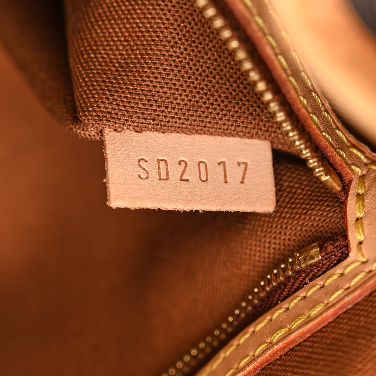 Louis Vuitton Monogram Batignolles Horizontal 7 of 10