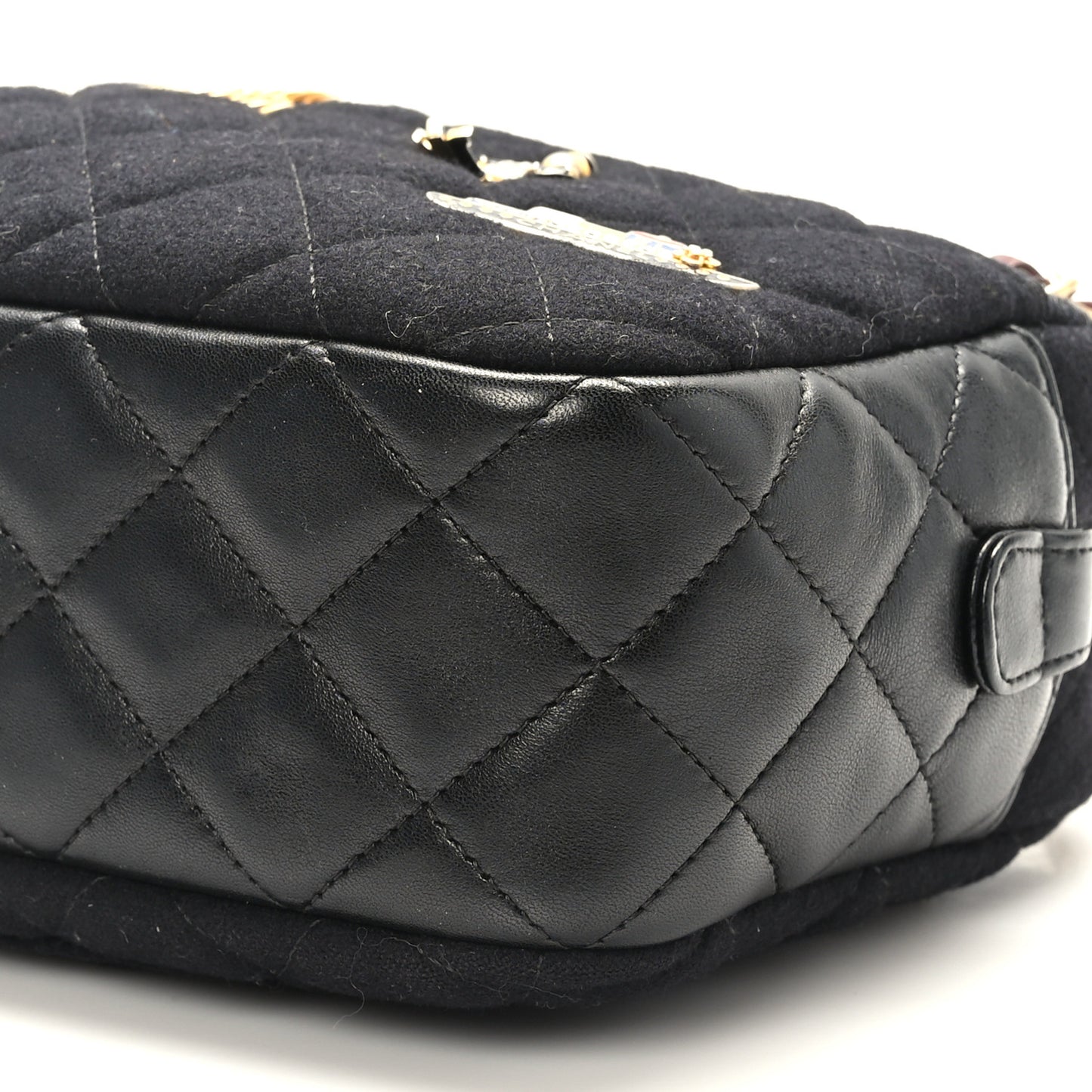 Felt Quilted Paris-Hamburg Charms Camera Case Black