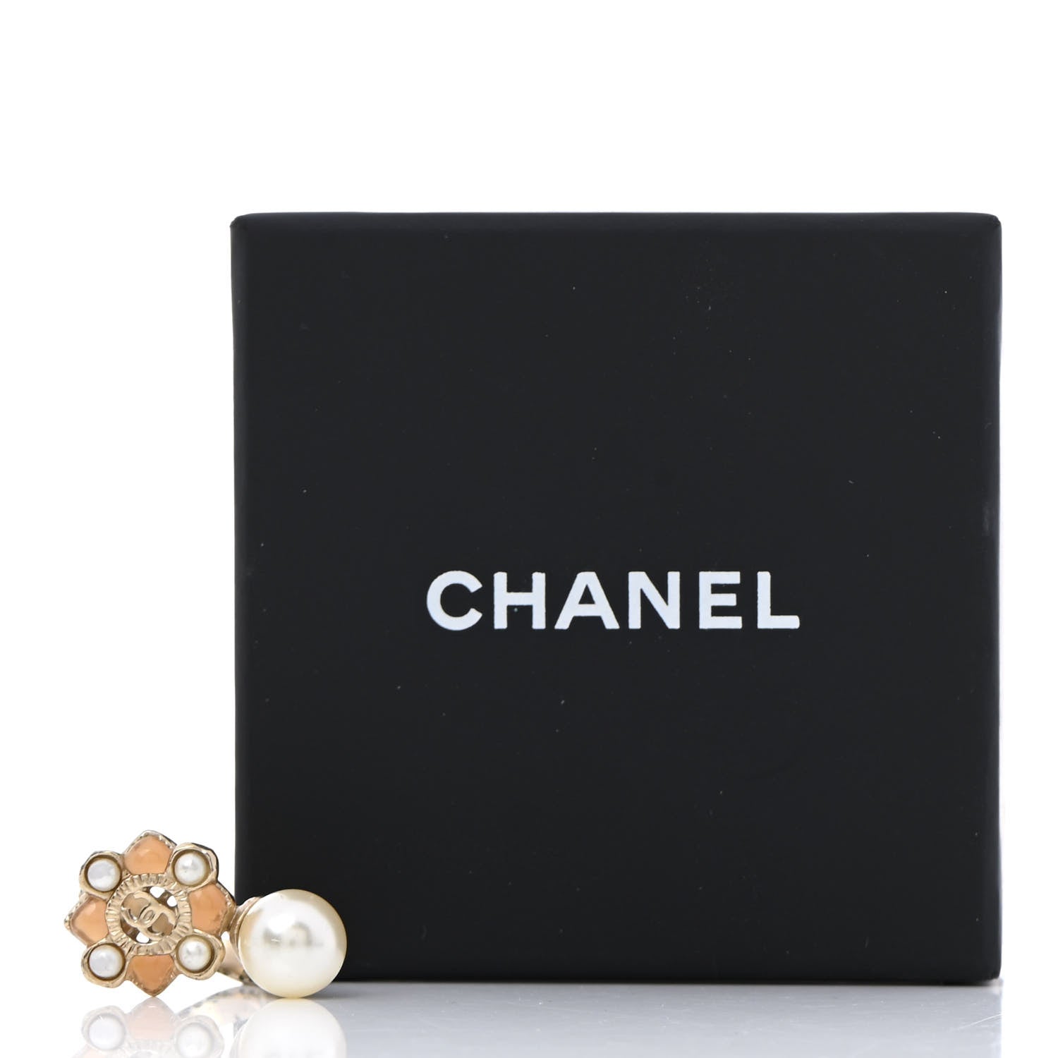 Chanel Gripoix Pearl CC Ring 53 6.5 Gold 7 of 7