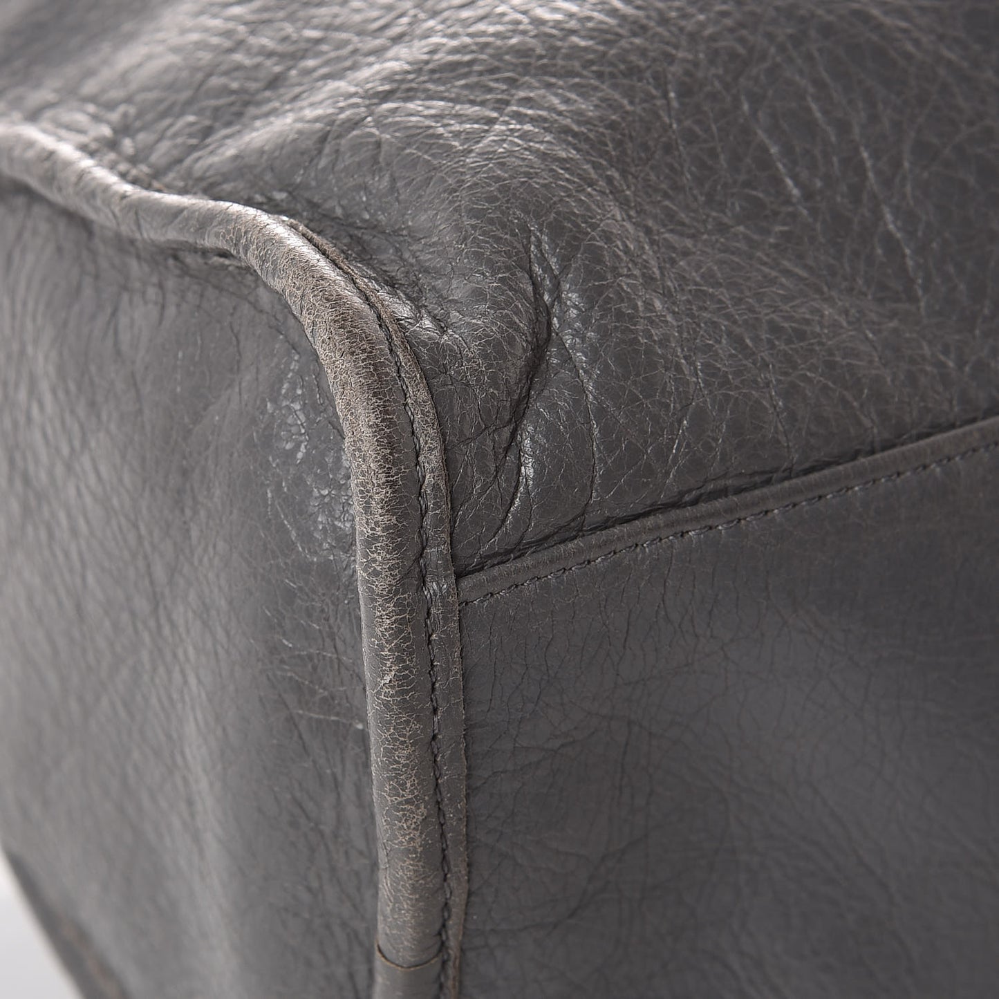 Agneau Silver Metallic Edge Hardware City Gris Cendre