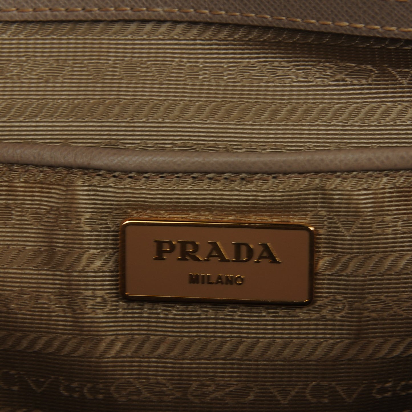 Saffiano Lux Medium Tote Pomice