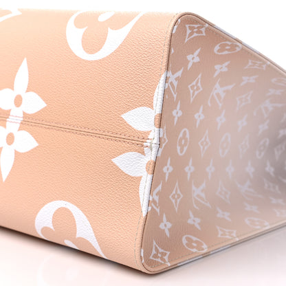 Louis Vuitton Monogram Giant By The Pool Onthego GM Brume 9 of 9