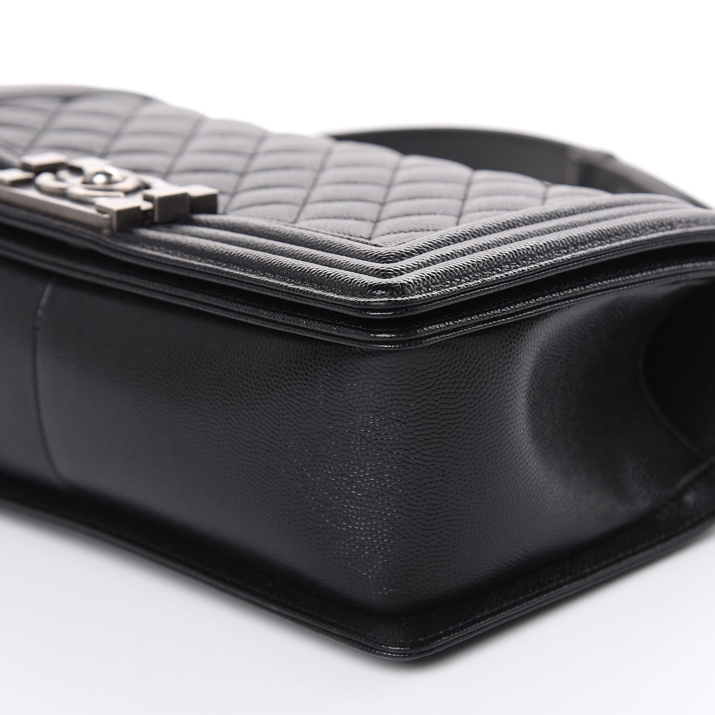Caviar Quilted Medium Boy Flap Black
