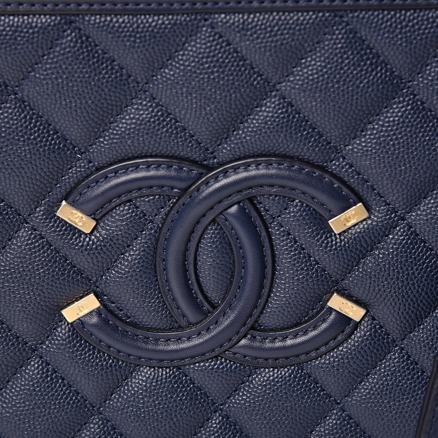 Caviar Quilted Medium CC Filigree Vanity Case Navy