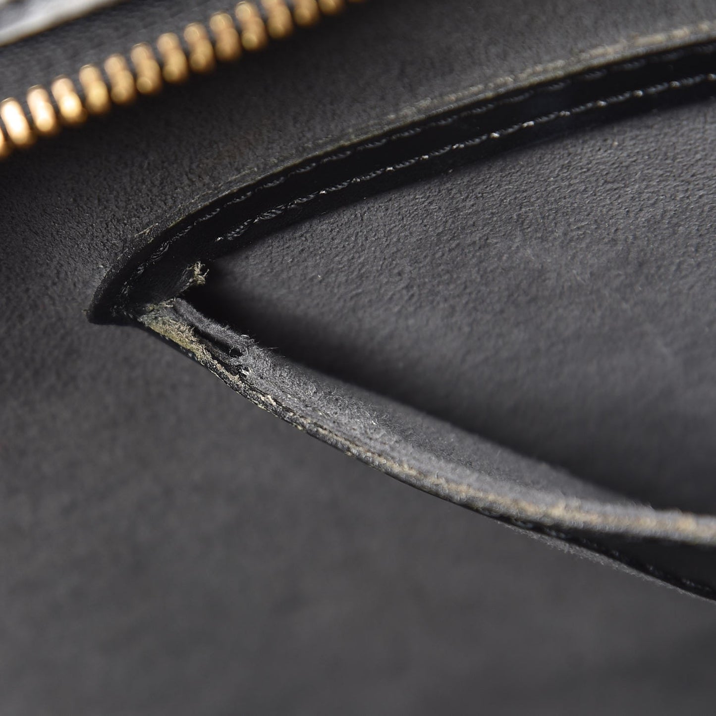 Epi Saint Jacques PM Long Straps Black