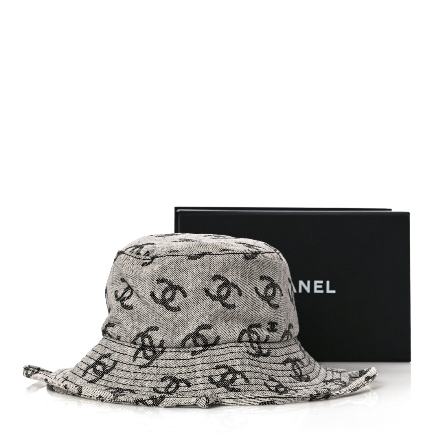 Chanel Denim CC Bucket Hat L White Black 7 of 7