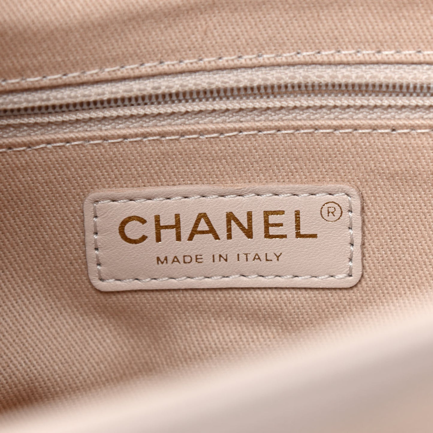 Caviar Quilted Medium Business Affinity Flap Beige