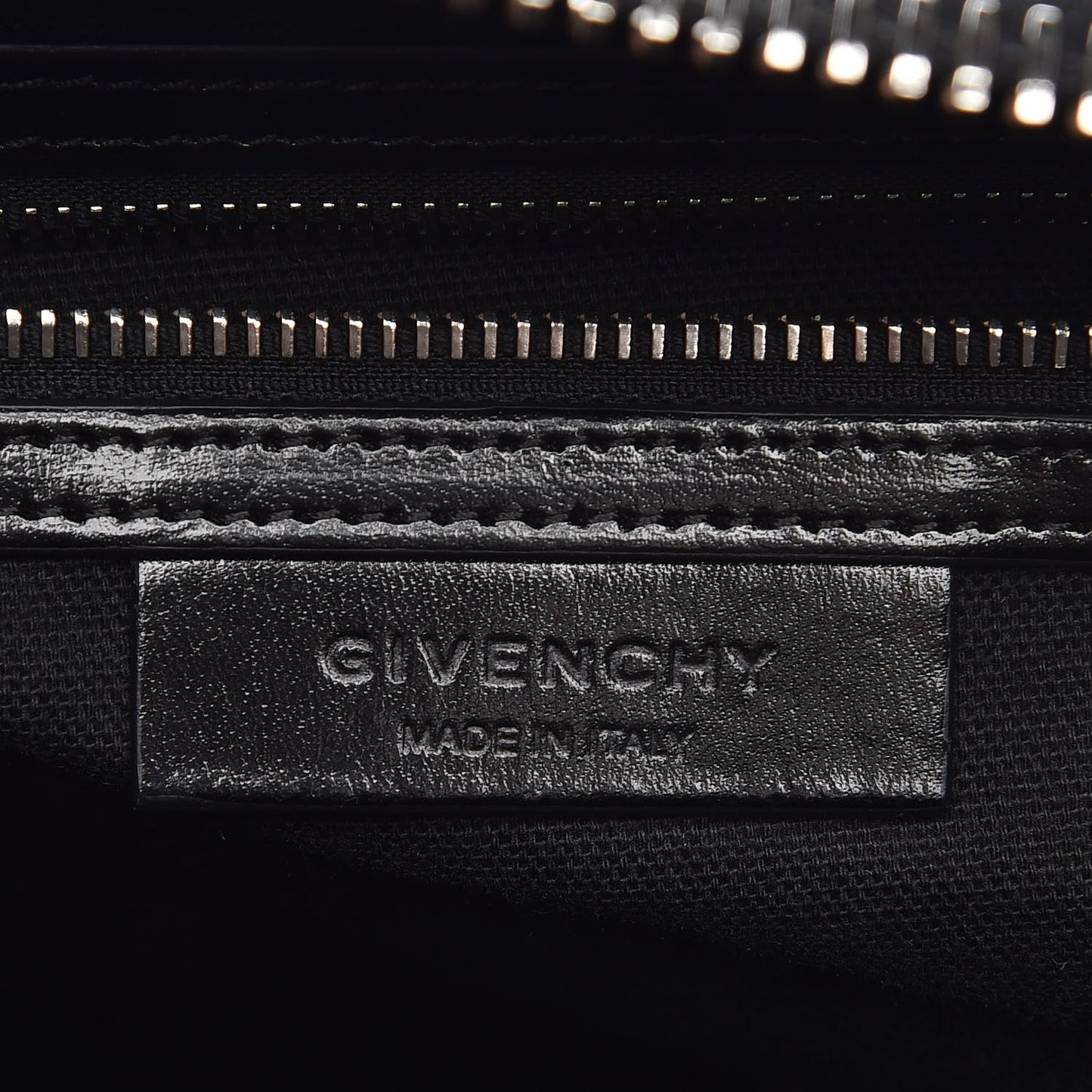 Shiny Lord Calfskin Medium Antigona Black