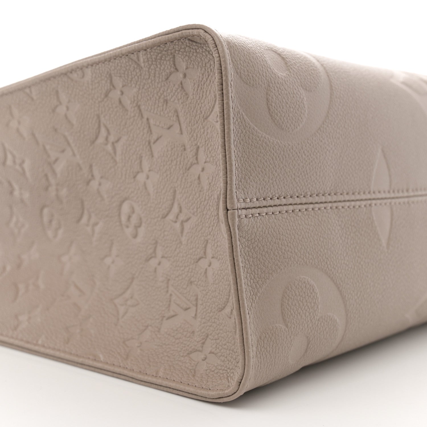 Louis Vuitton Empreinte Monogram Giant Onthego MM Tourterelle 8 of 10