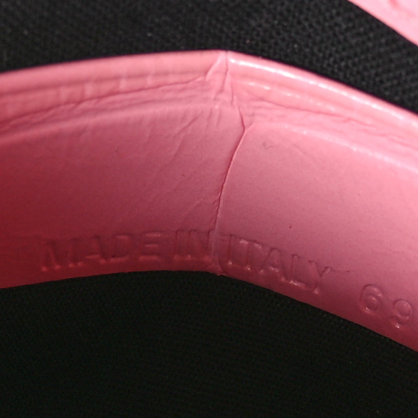 Extra Supple Calfskin Crocodile Embossed Le Cagole Mini Purse With Chain Sweet Pink