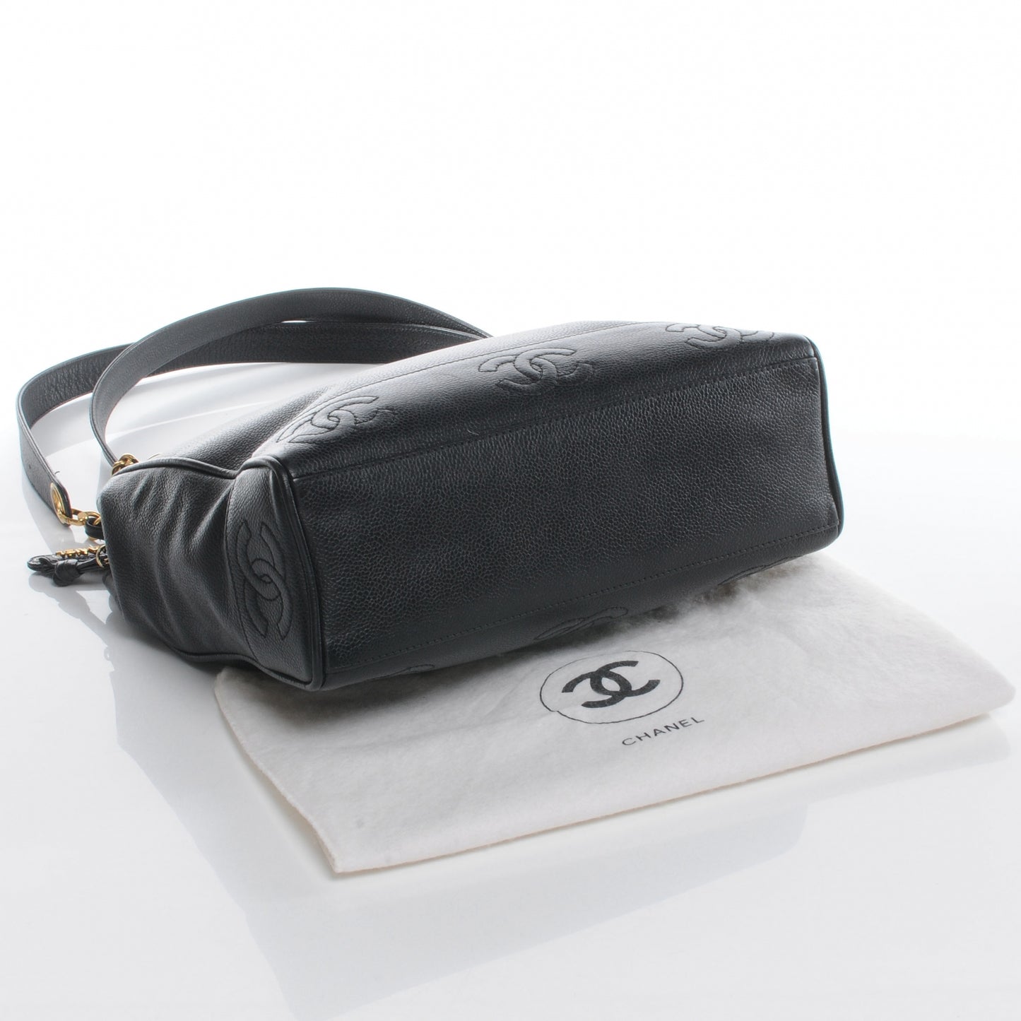 Caviar Shoulder Bag Black