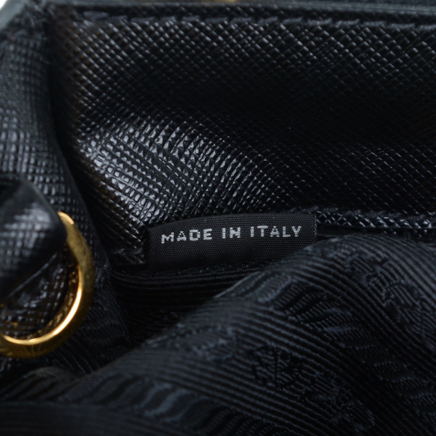 Saffiano Medium Galleria Double Zip Tote Black