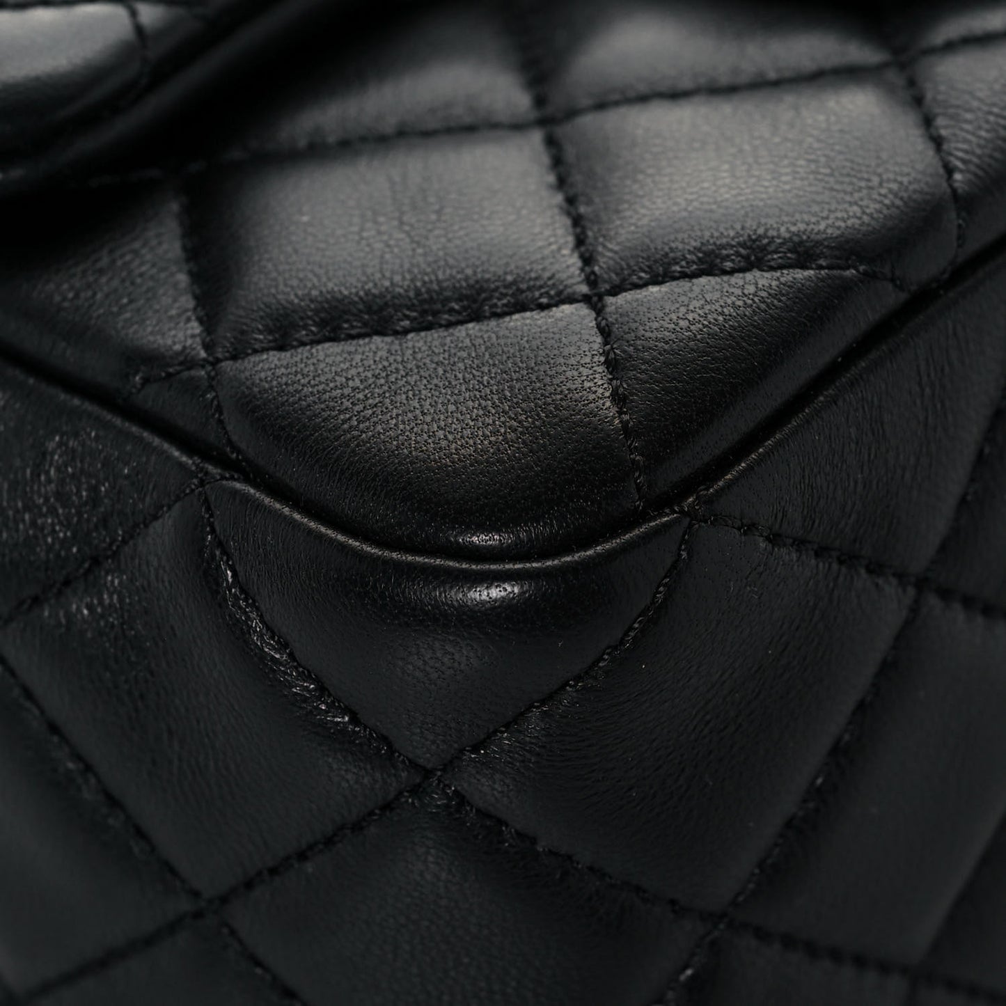 Lambskin Quilted Mini Pearl Crush Flap Black