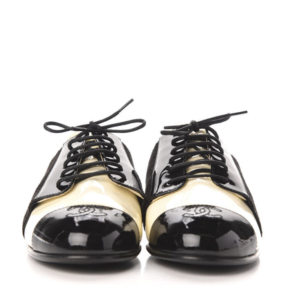 Chanel Patent CC Cap Toe Womens Lace Up Oxfords 35 Black White 2 of 9