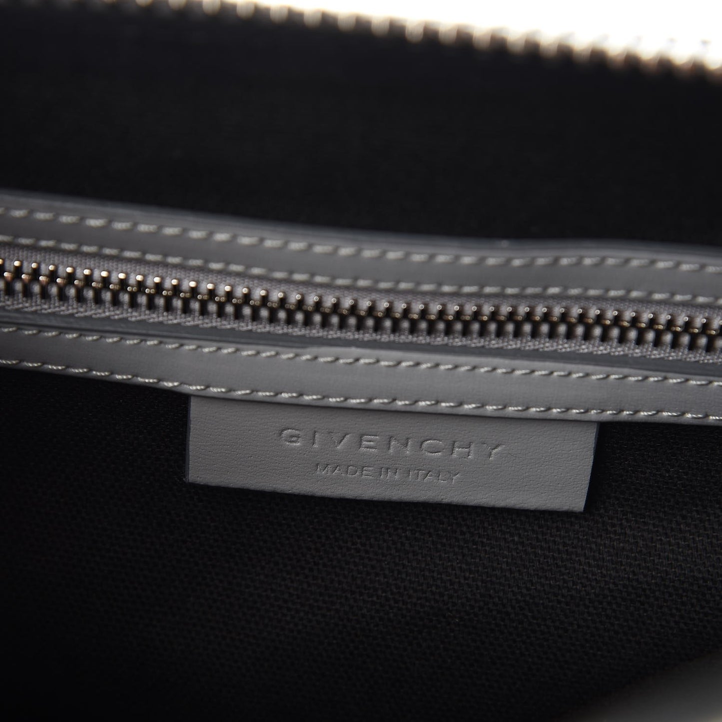 Shiny Lord Calfskin Medium Antigona Pearl Grey