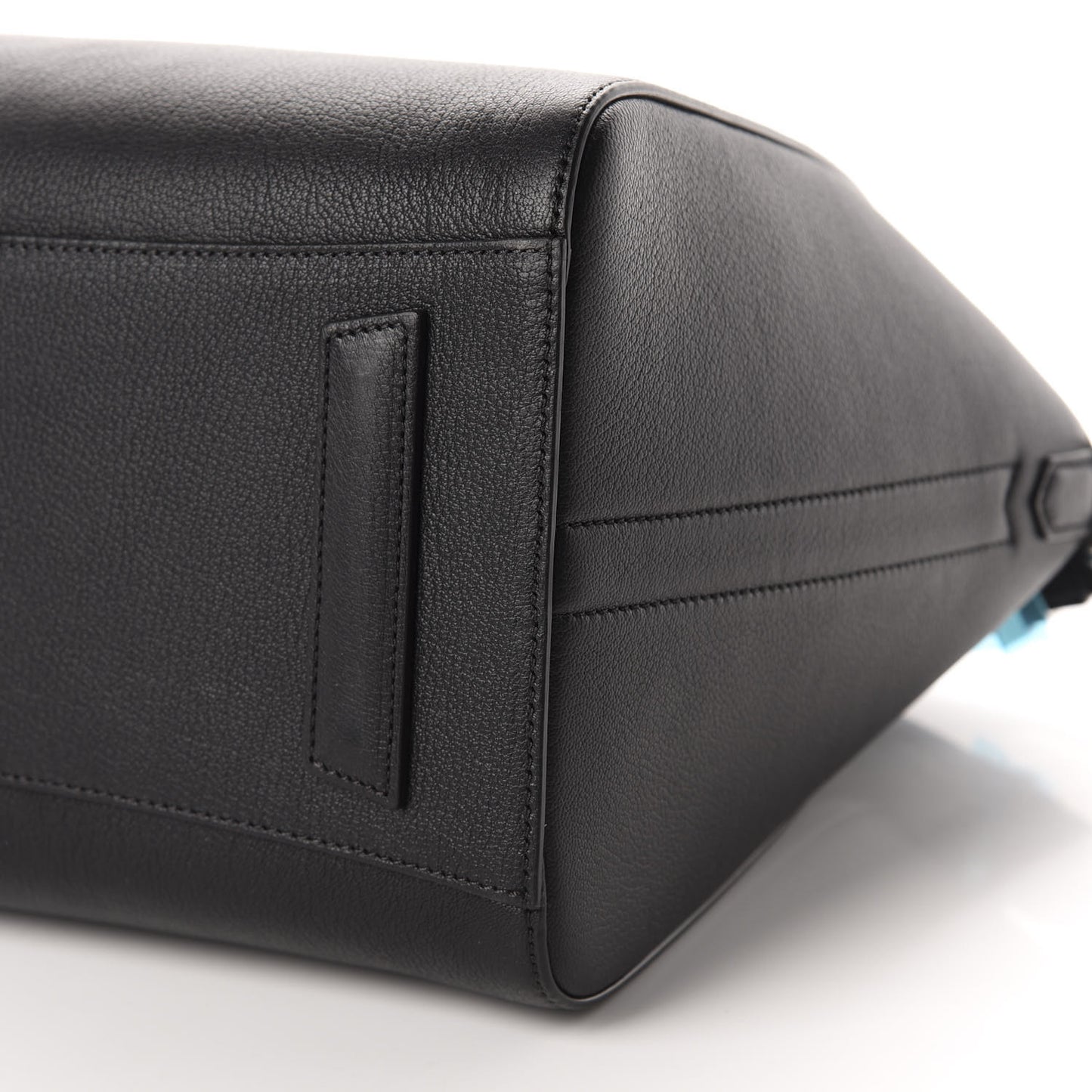 Sugar Goatskin Medium Antigona Black