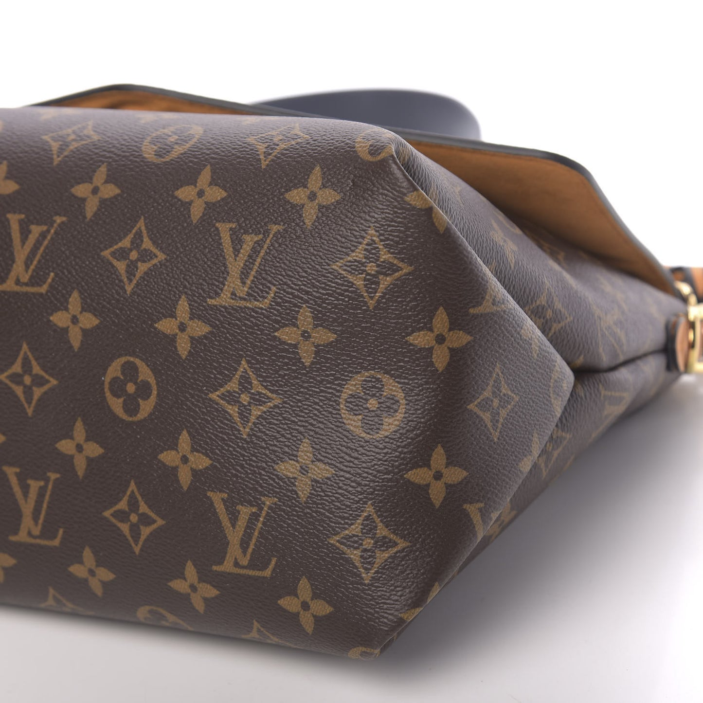 Monogram Beaubourg MM Safran Imperial