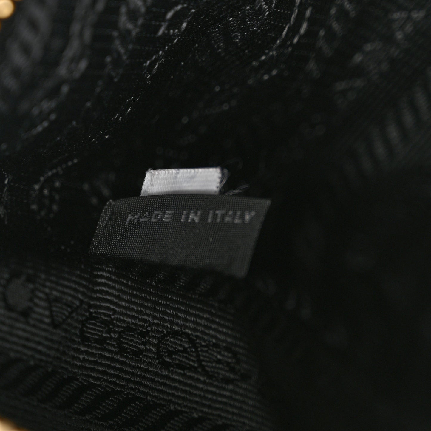 Saffiano Lux Re-Edition 2005 Shoulder Bag Black