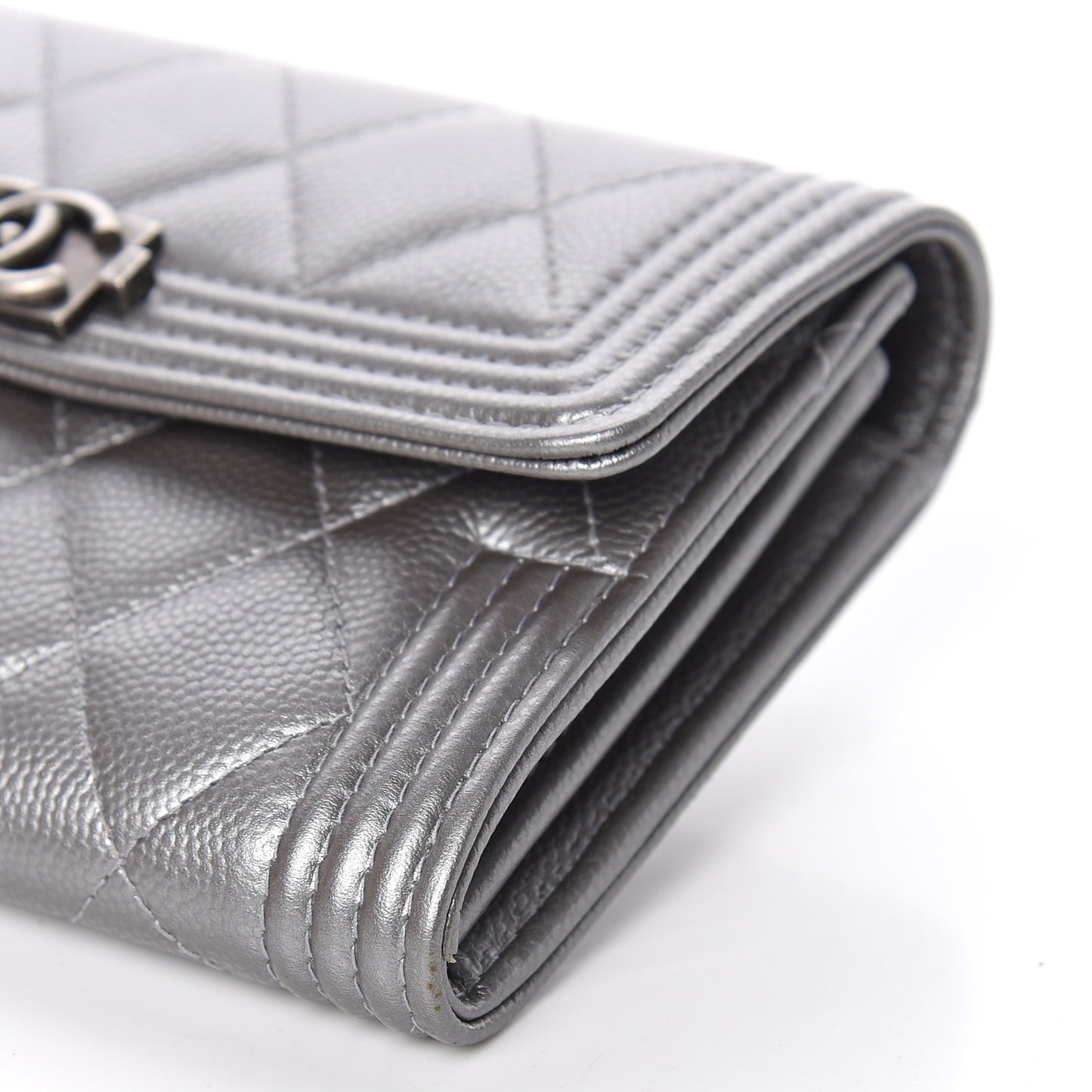 Metallic Caviar Quilted Medium Boy Flap Wallet Silver