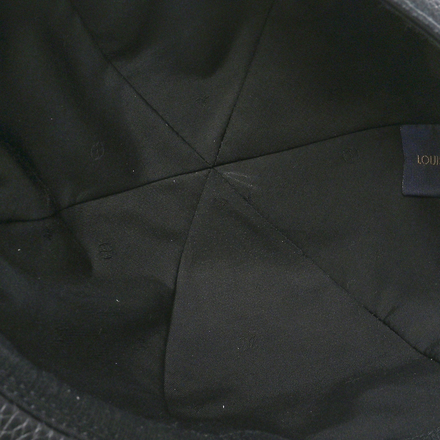 Taurillon Monogram Cartoon LV Friends Cap Black