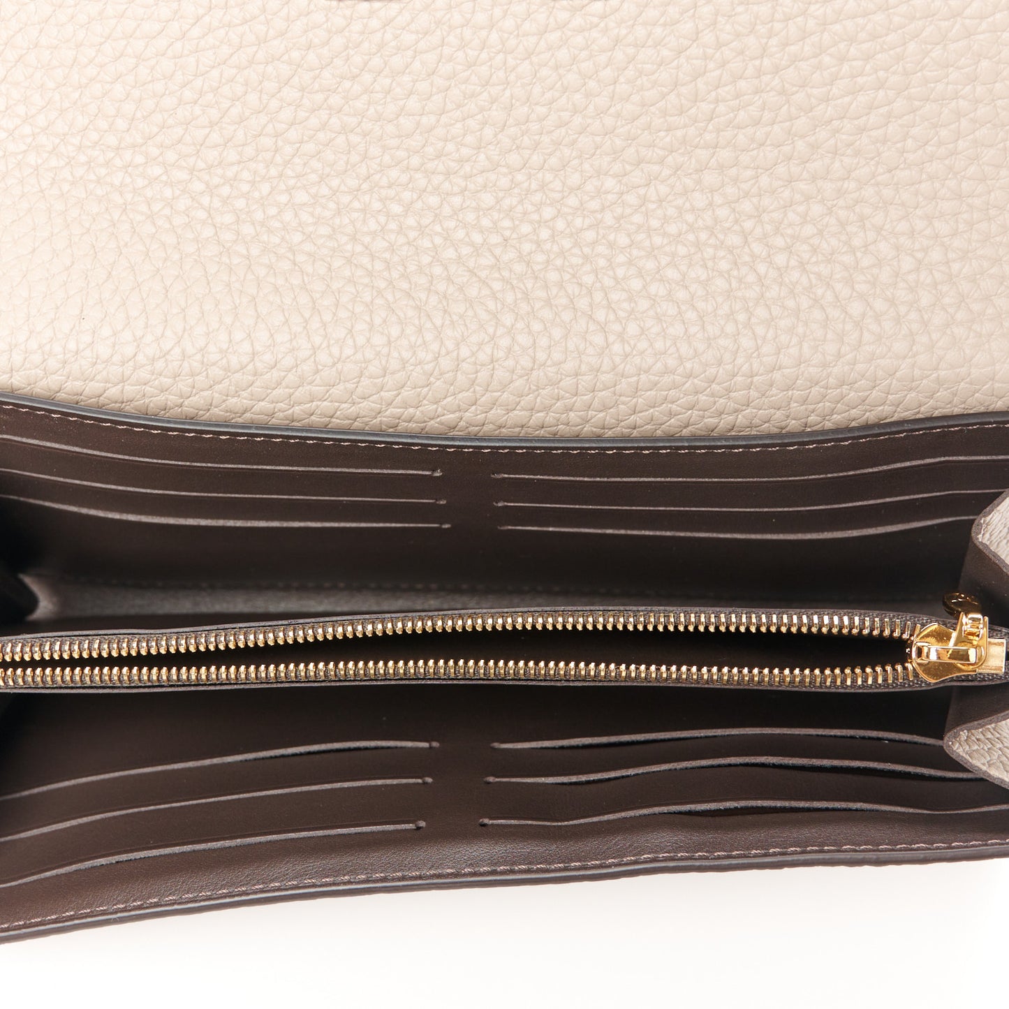 Taurillon Capucines Wallet Galet