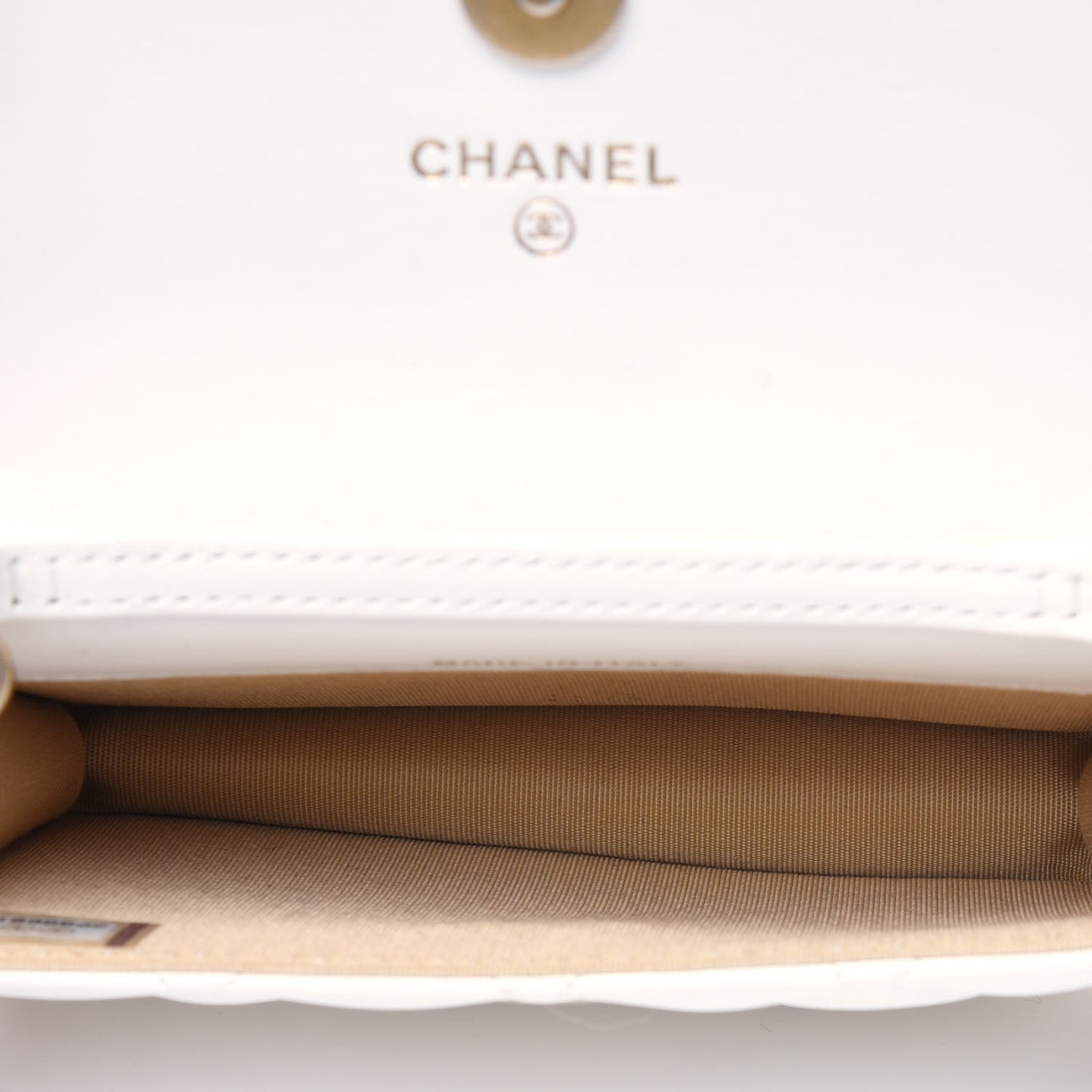 Lambskin Quilted Pearl Crush Clutch With Chain White