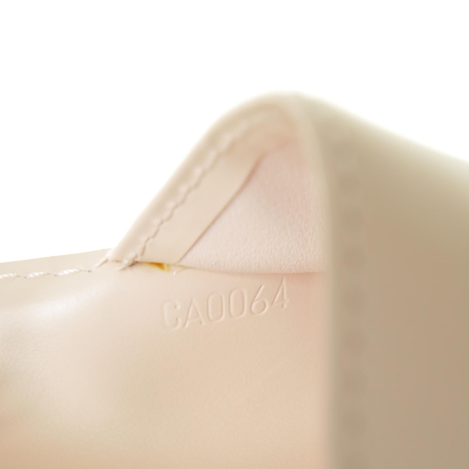 Louis Vuitton Vernis Small Ring Agenda Marshmallow 8 of 8