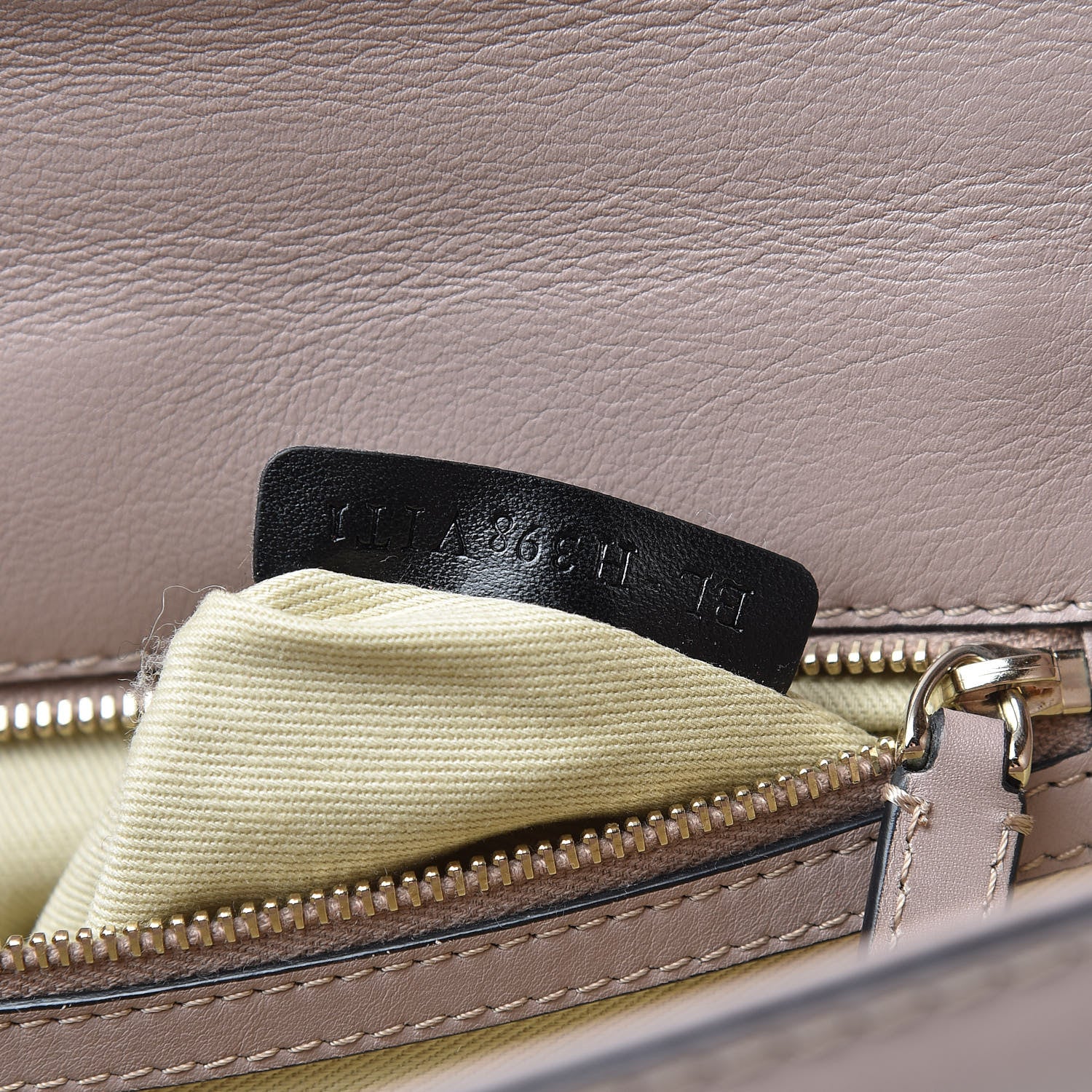 Valentino Garavani Vitello Medium Glam Lock Rockstud Flap Poudre 7 of 10