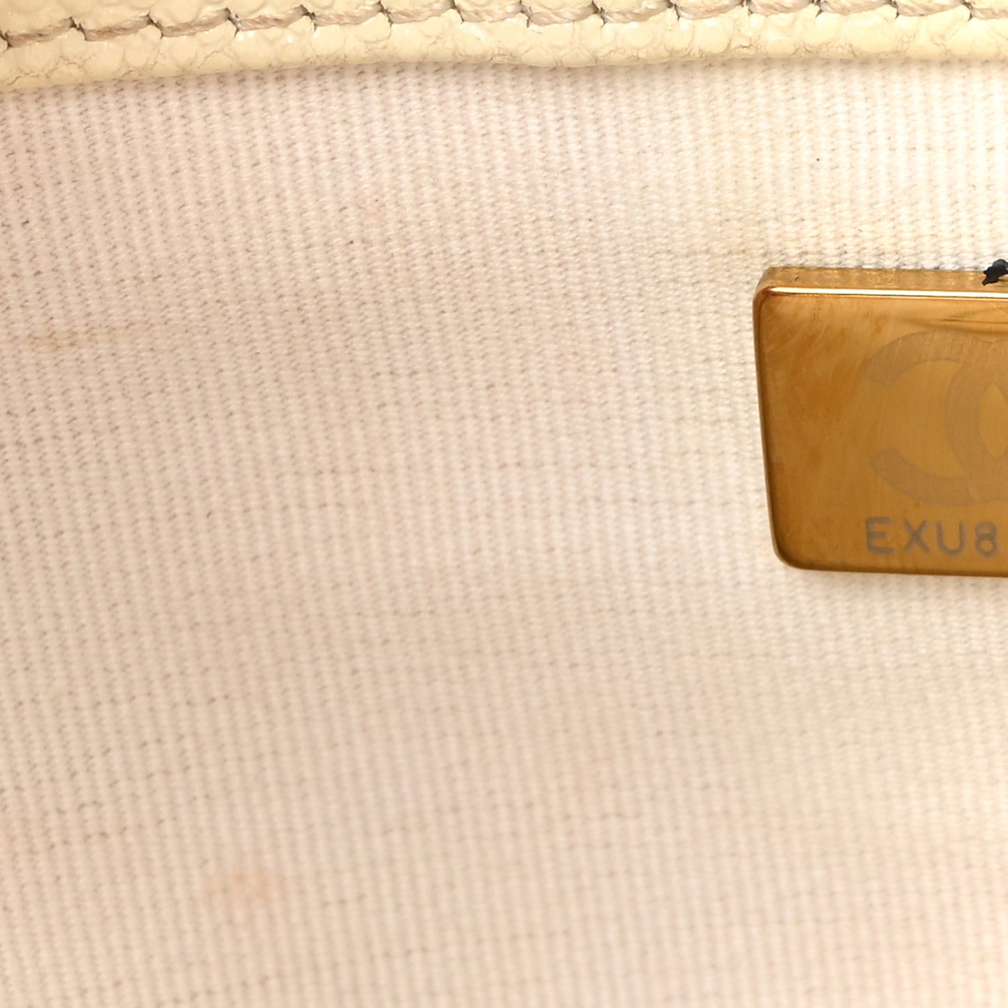 Caviar Quilted Medium Boy Flap White