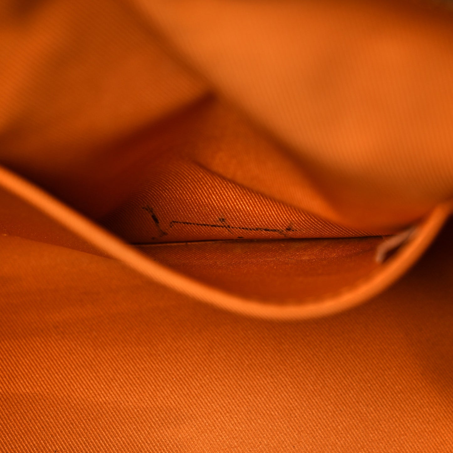 Monogram Manhattan NM Caramel
