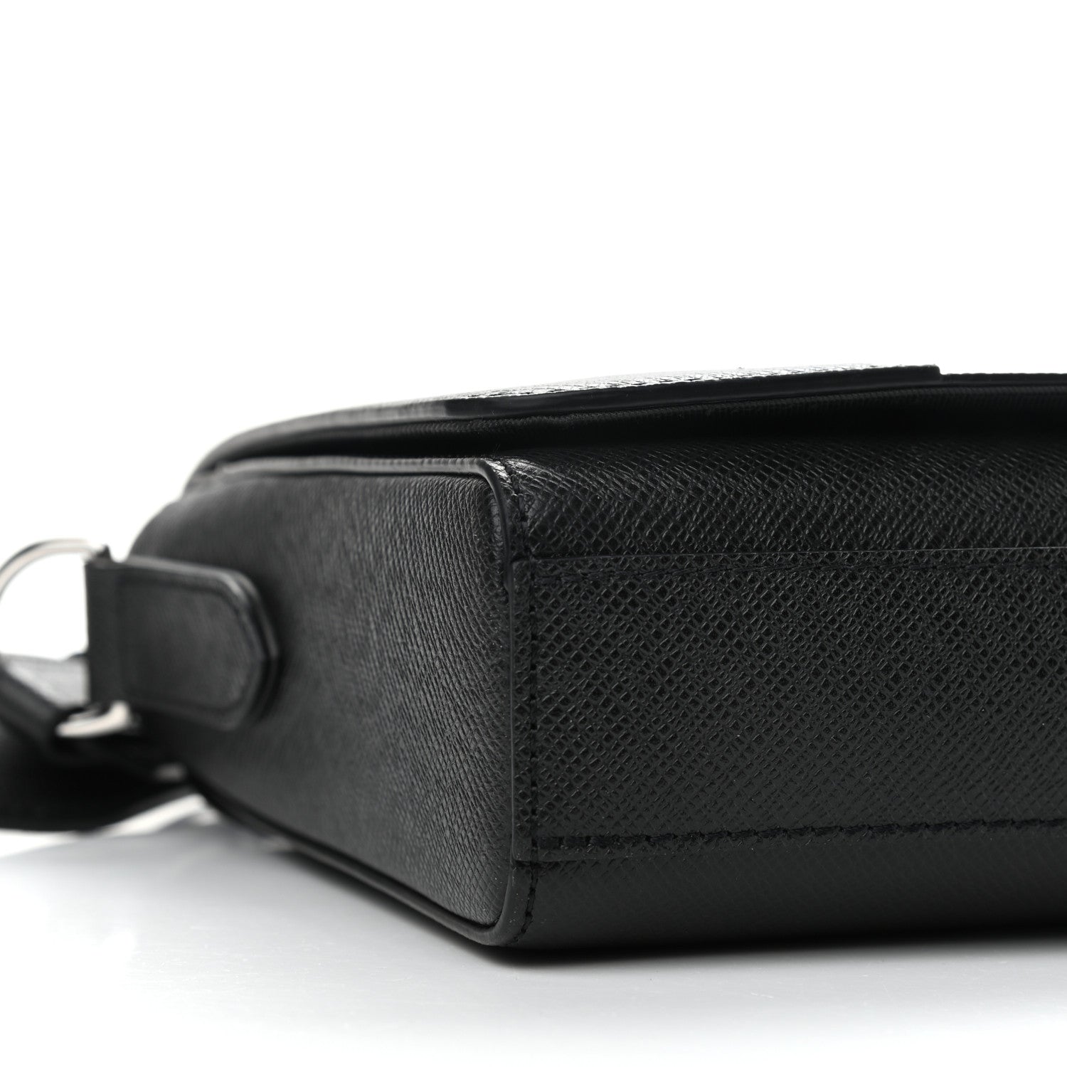 Louis Vuitton Taiga New Flap Messenger Black 5 of 12