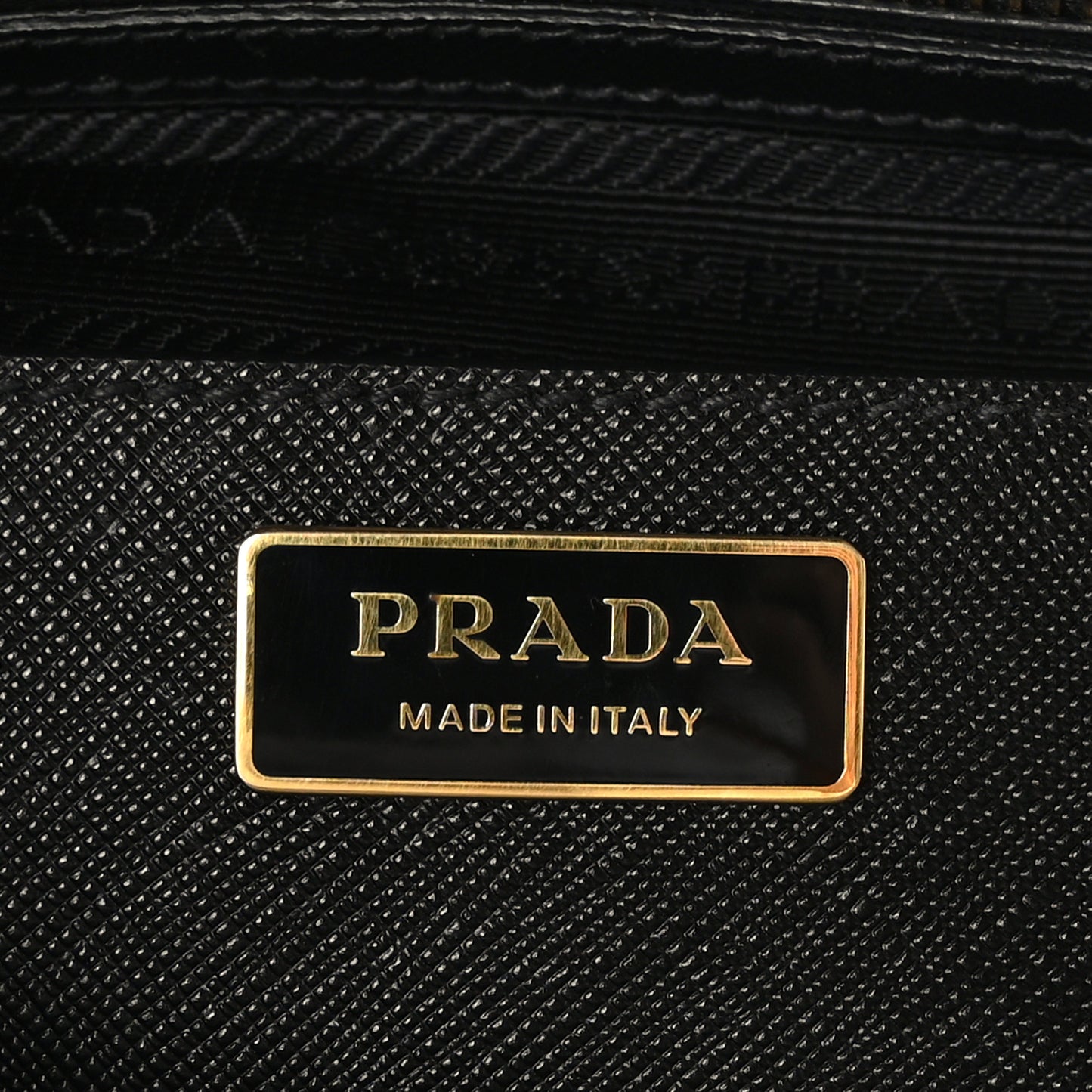 Saffiano Medium Galleria Double Zip Tote Black