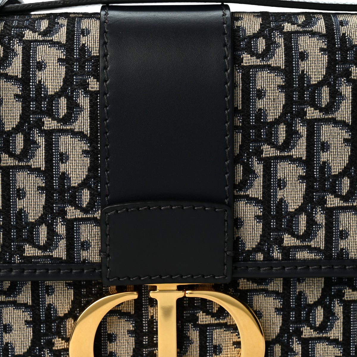 Oblique 30 Montaigne Flap Bag Blue