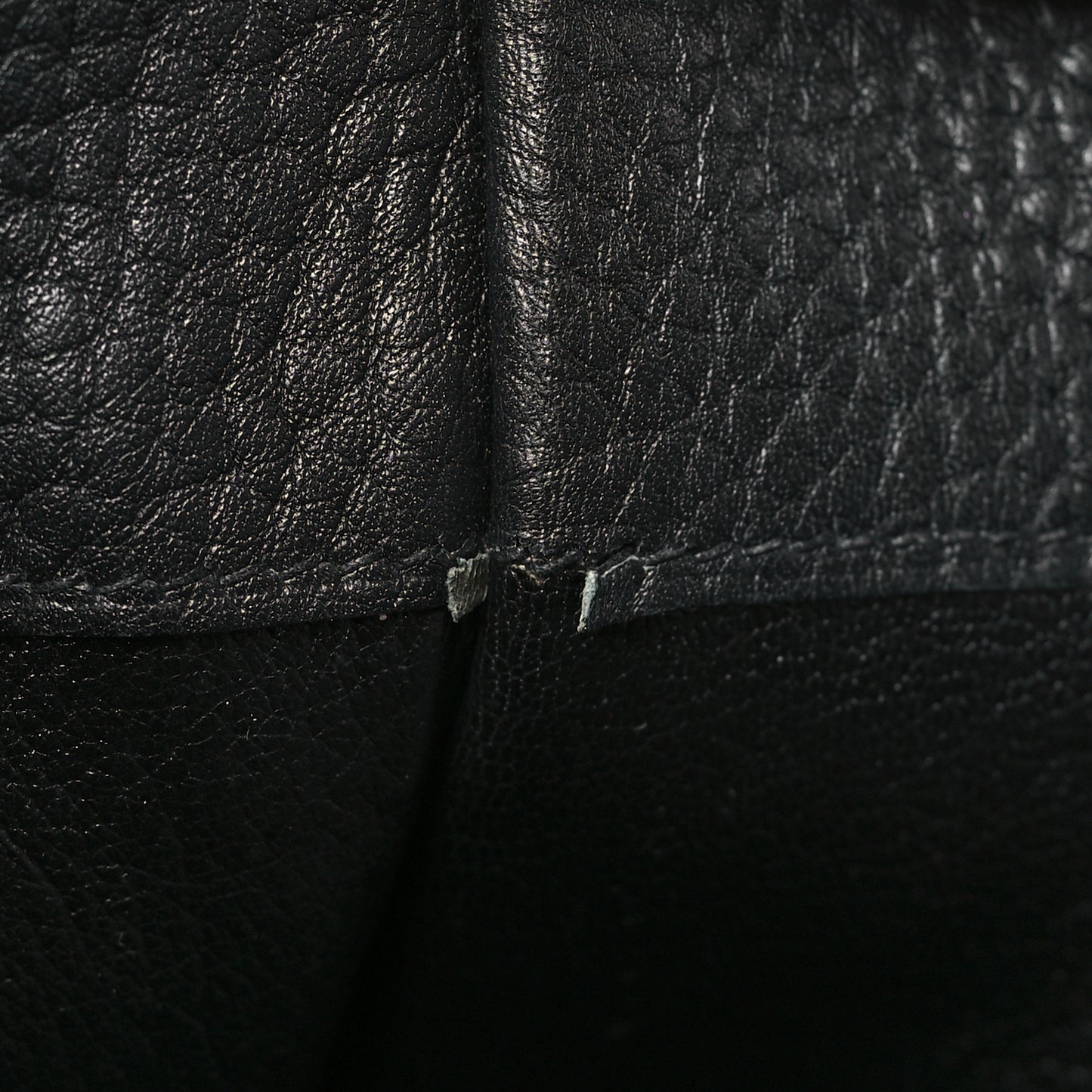 Togo White Bus 40 Black
