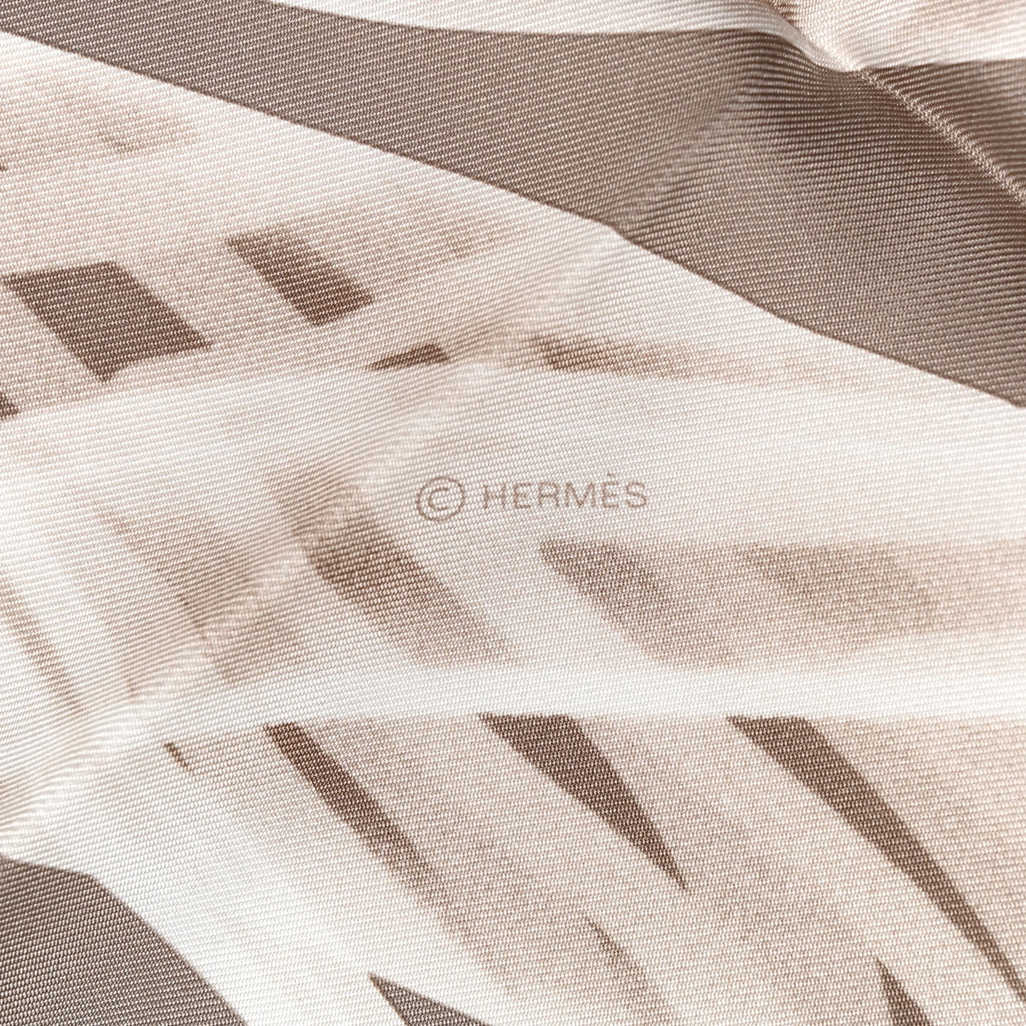 Silk Please Check In Scarf 90 Gris Perle Etoupe